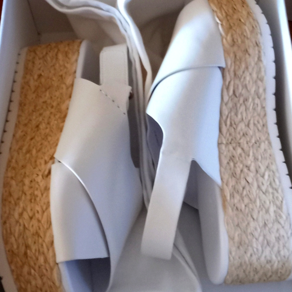 Vince leather sandals with dust bag